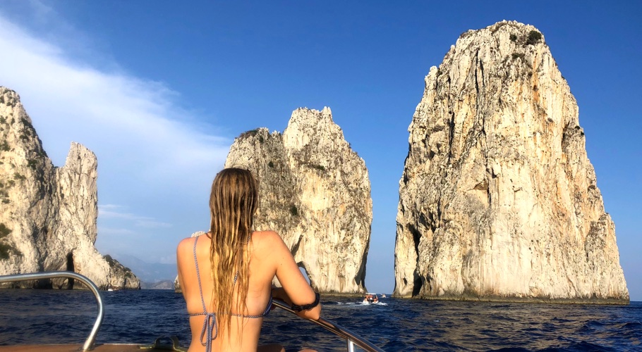 Capri é uma ilha espetacular, especialmente vista do mar...